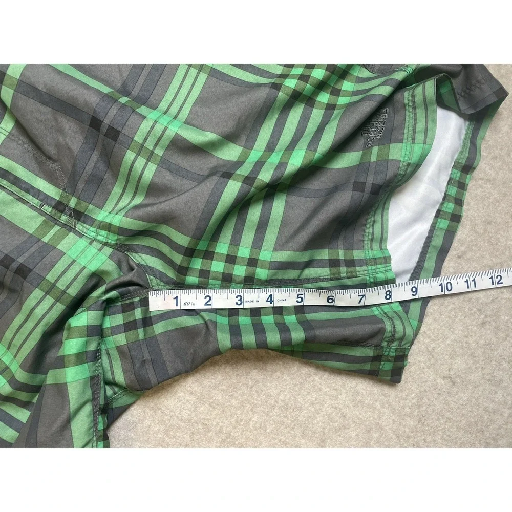 THE North Face Shorts Mens Size LG Plaid Green Swim Suit Trunks Belt and Pockets